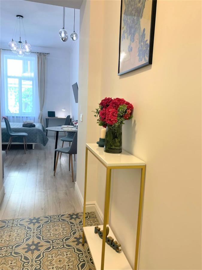Iris Apartment On Popovich Lviv Luaran gambar